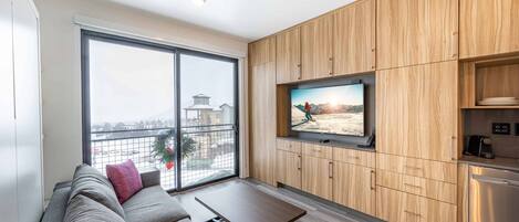 Smart TV, chimenea, videojuegos y reproductor de DVD