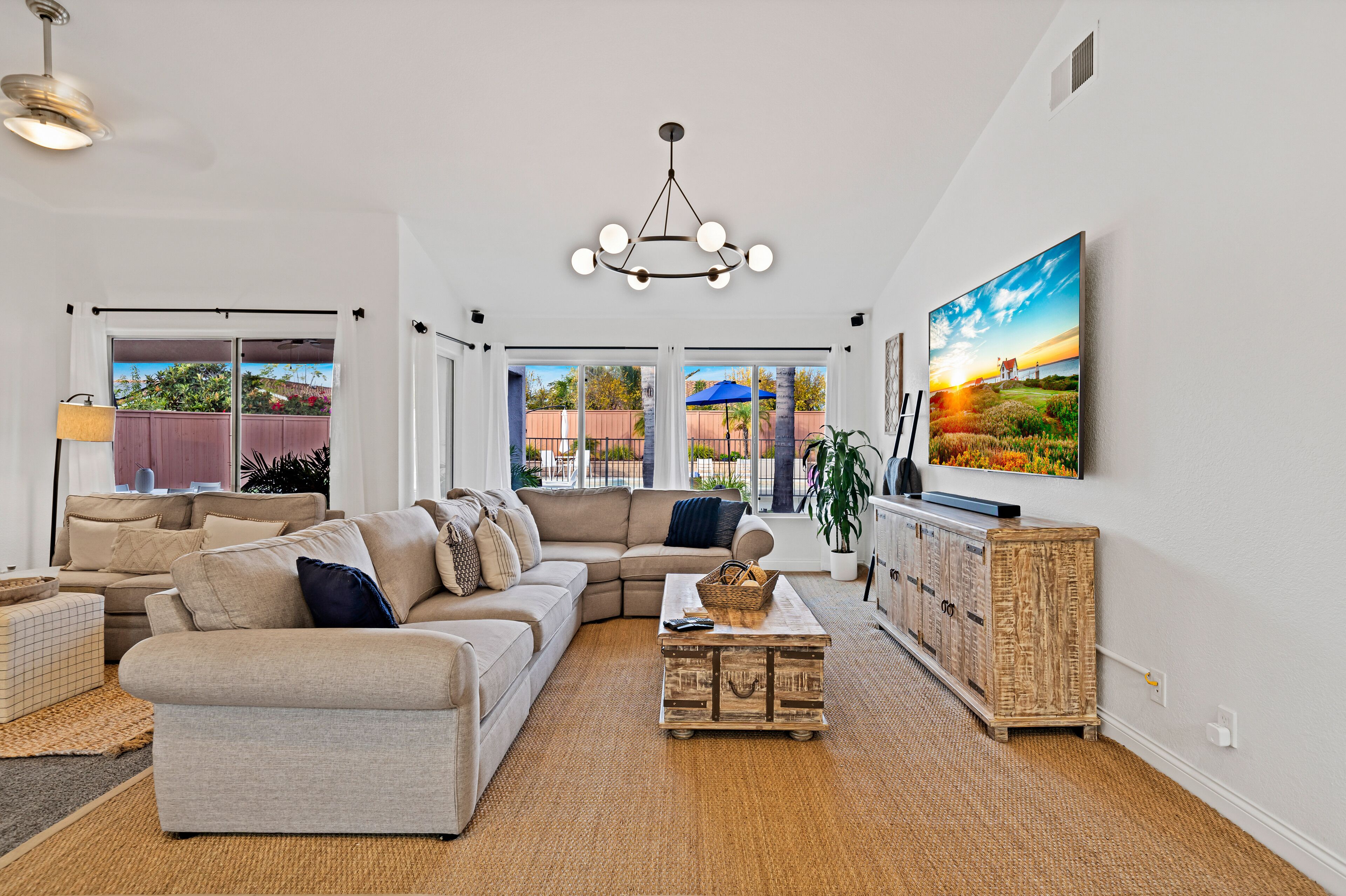 TV connectée, table de tennis de table, livres