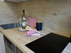 Kühlschrank, Ofen, Herdplatte, Geschirrspüler