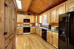 ثلاجة، ميكروويف، فرن، موقد طهي مسطح