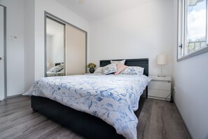 2 室のベッドルーム、アイロン / アイロン台、旅行用ベビーベッド、WiFi (無料)