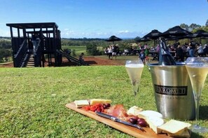 Outdoor dining - Tropical 2 bedroom home with Pool and Sauna (Shailer Park)