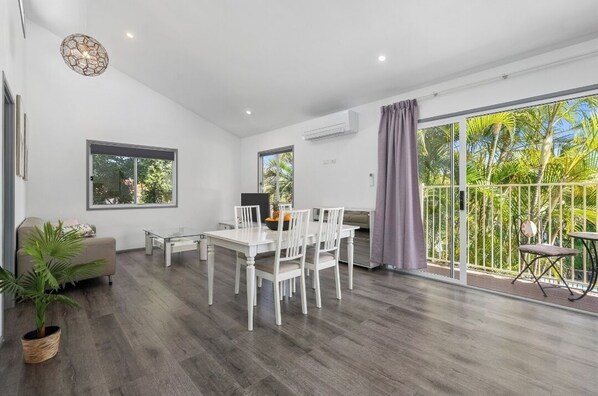 Interior - Tropical 2 bedroom home with Pool and Sauna (Shailer Park)