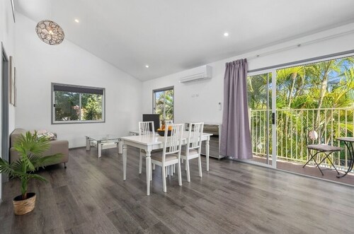 Tropical 2 bedroom home with Pool and Sauna