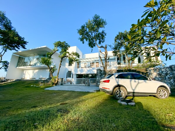 المنشأة من الخارج