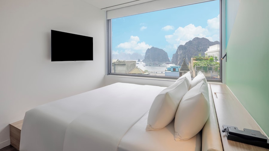 Tru by Hilton Ha Long Hon Gai Centre