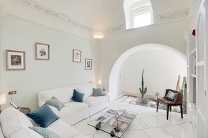 Smart-TV, DVD-spiller og stereoanlegg