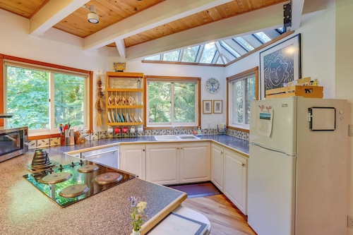 River Views, Private Hot Springs Tub, Forest, Deck