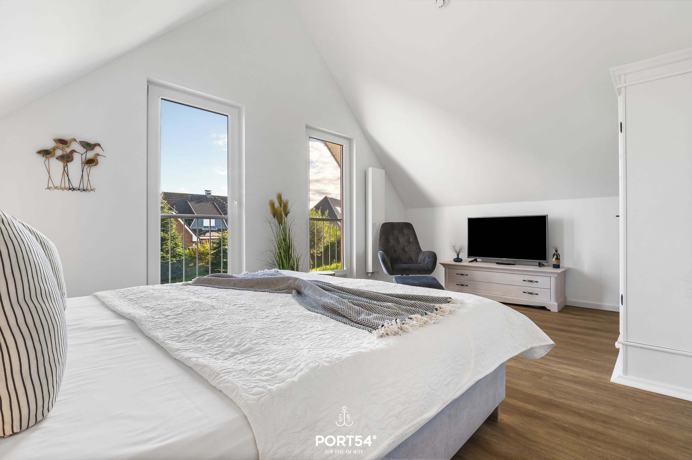 2 bedrooms, travel cot, free WiFi, bed sheets