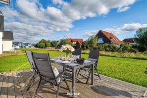 Outdoor dining - Nordseebrise Büsum - terrace, fireplace, infrared cabin, close to the beach and the North Sea (Büsum)