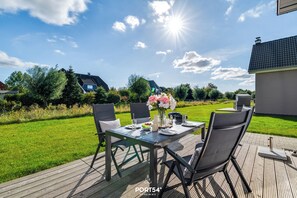 Outdoor dining - Nordseebrise Büsum - terrace, fireplace, infrared cabin, close to the beach and the North Sea (Büsum)