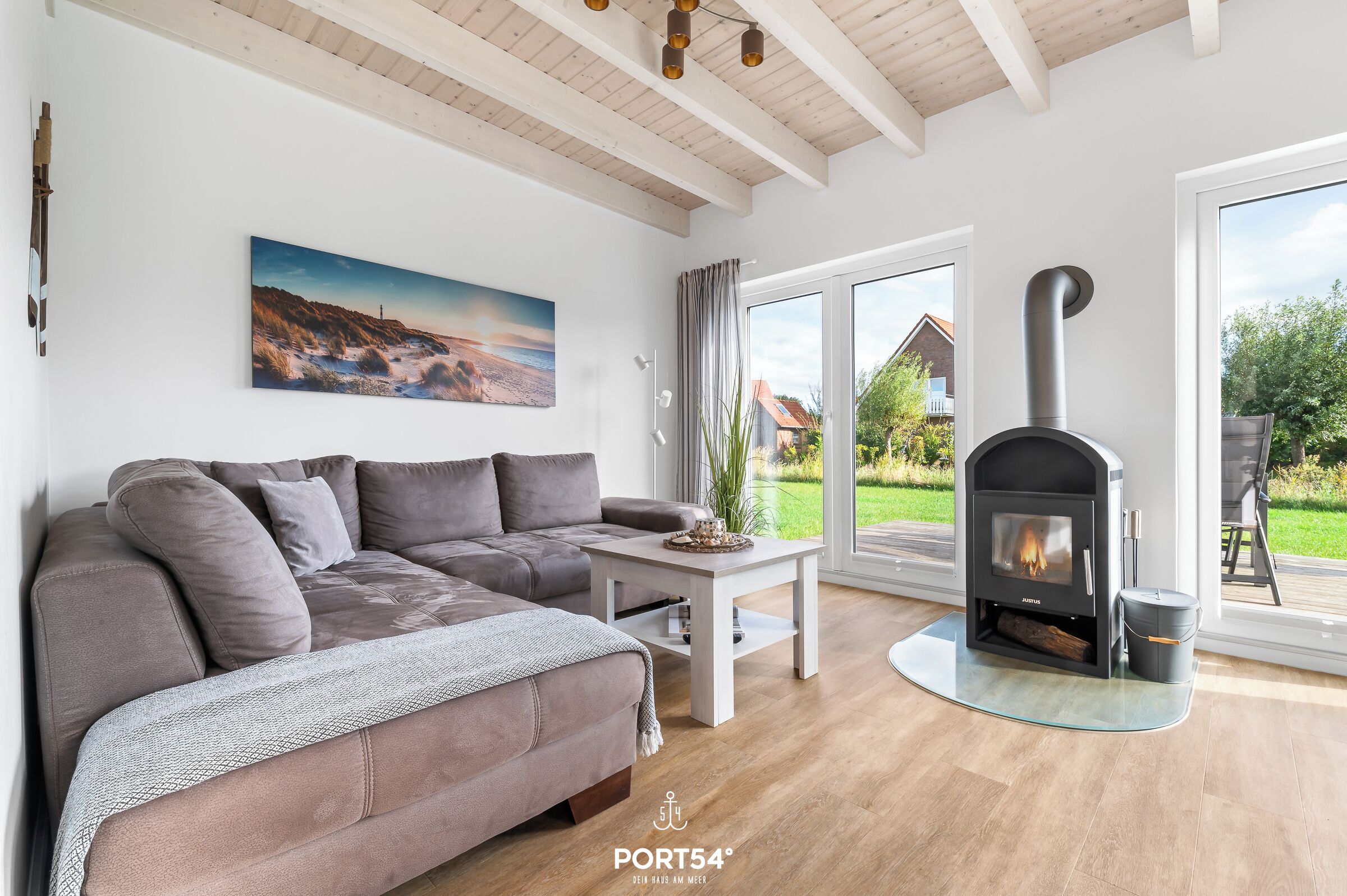 Fernseher, Kamin, Tischtennisplatte, Videothek