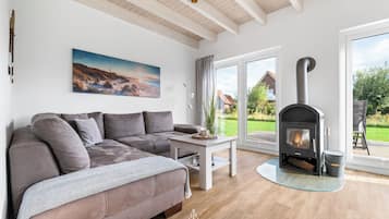 Fernseher, Kamin, Tischtennisplatte, Videothek