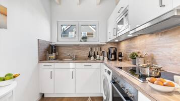 Kühlschrank, Mikrowelle, Ofen, Geschirrspüler