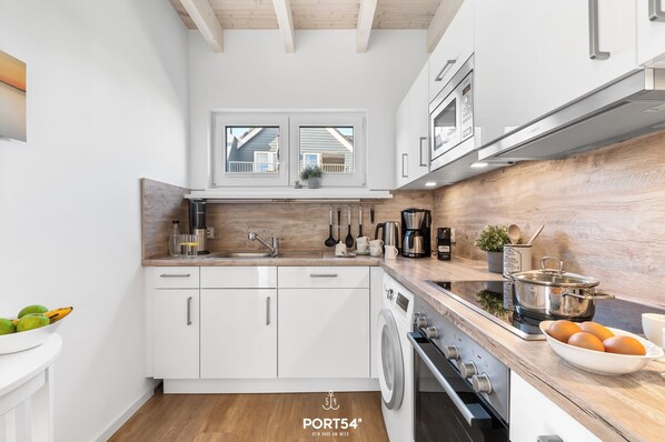 Kühlschrank, Mikrowelle, Ofen, Geschirrspüler