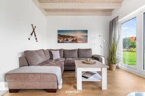 Fernseher, Kamin, Tischtennisplatte, Videothek