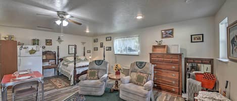Desk, iron/ironing board, Internet, bed sheets