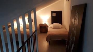 2 slaapkamers, een strijkplank/strijkijzer, gratis wifi, beddengoed