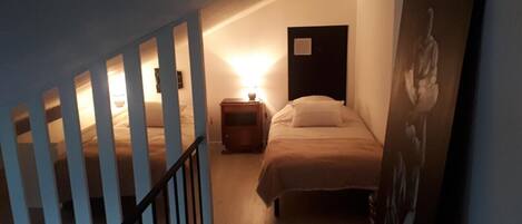 2 chambres, fer et planche Ă repasser, Wi-Fi gratuit, draps fournis