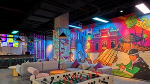 Lobby-lounge