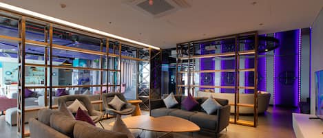 Coin salon dans le hall