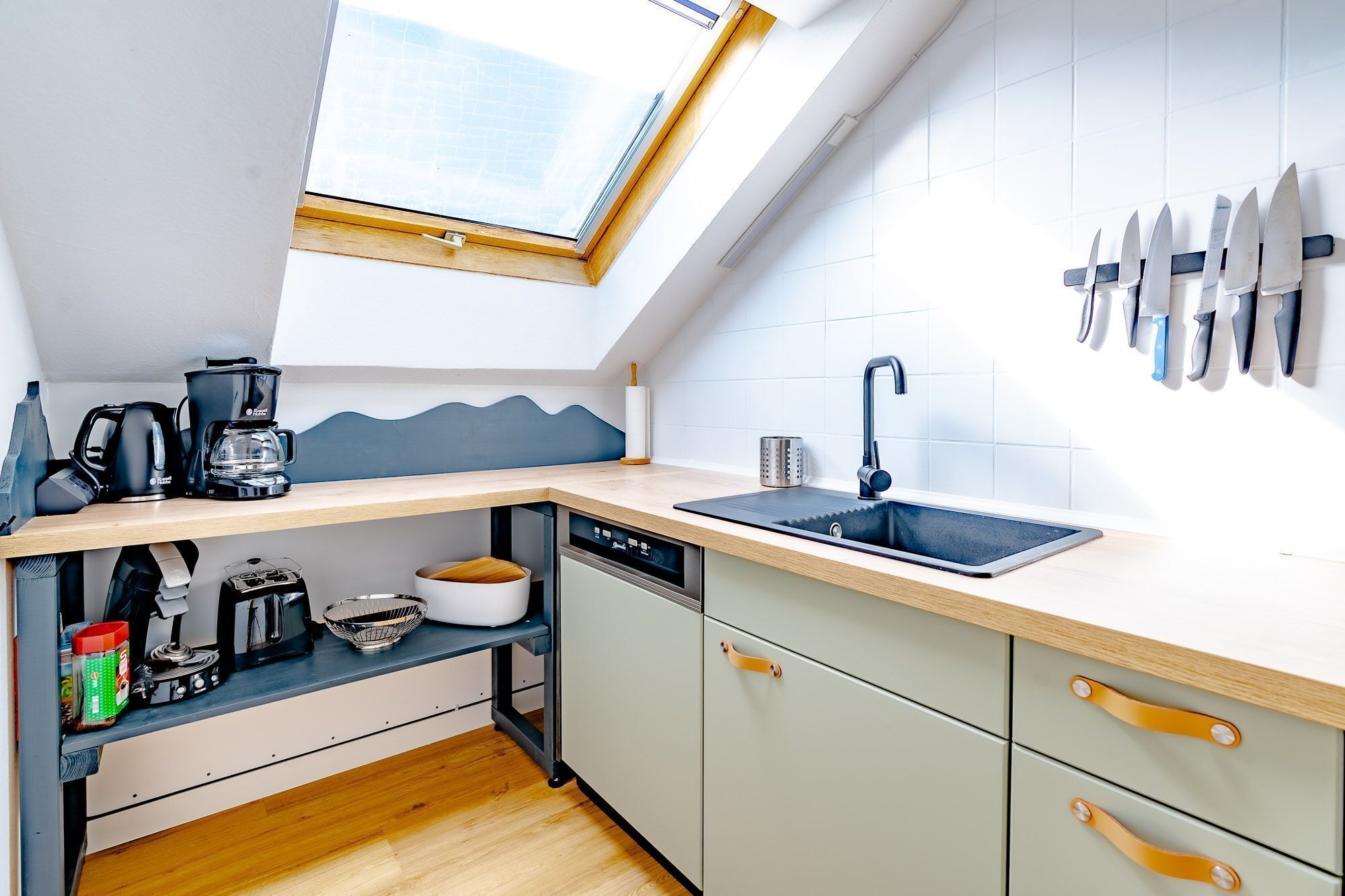 Fridge, microwave, dishwasher, coffee/tea maker