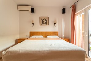 2 bedrooms, iron/ironing board, free WiFi, bed sheets - "Cozy 2 bedrooms on 1fl apartment" with Balcony, A/C & Wi-Fi (Nerja)