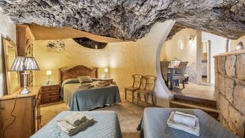 6 slaapkamers, een strijkplank/strijkijzer, gratis wifi, beddengoed