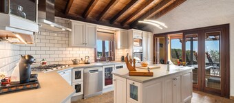 Pet-friendly Villa Finca Toledo with Pool, Terrace, Garden, A/C & Wi-Fi