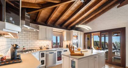 Pet-friendly Villa Finca Toledo with Pool, Terrace, Garden, A/C & Wi-Fi