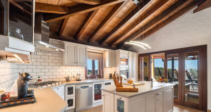 Pet-friendly Villa Finca Toledo with Pool, Terrace, Garden, A/C & Wi-Fi