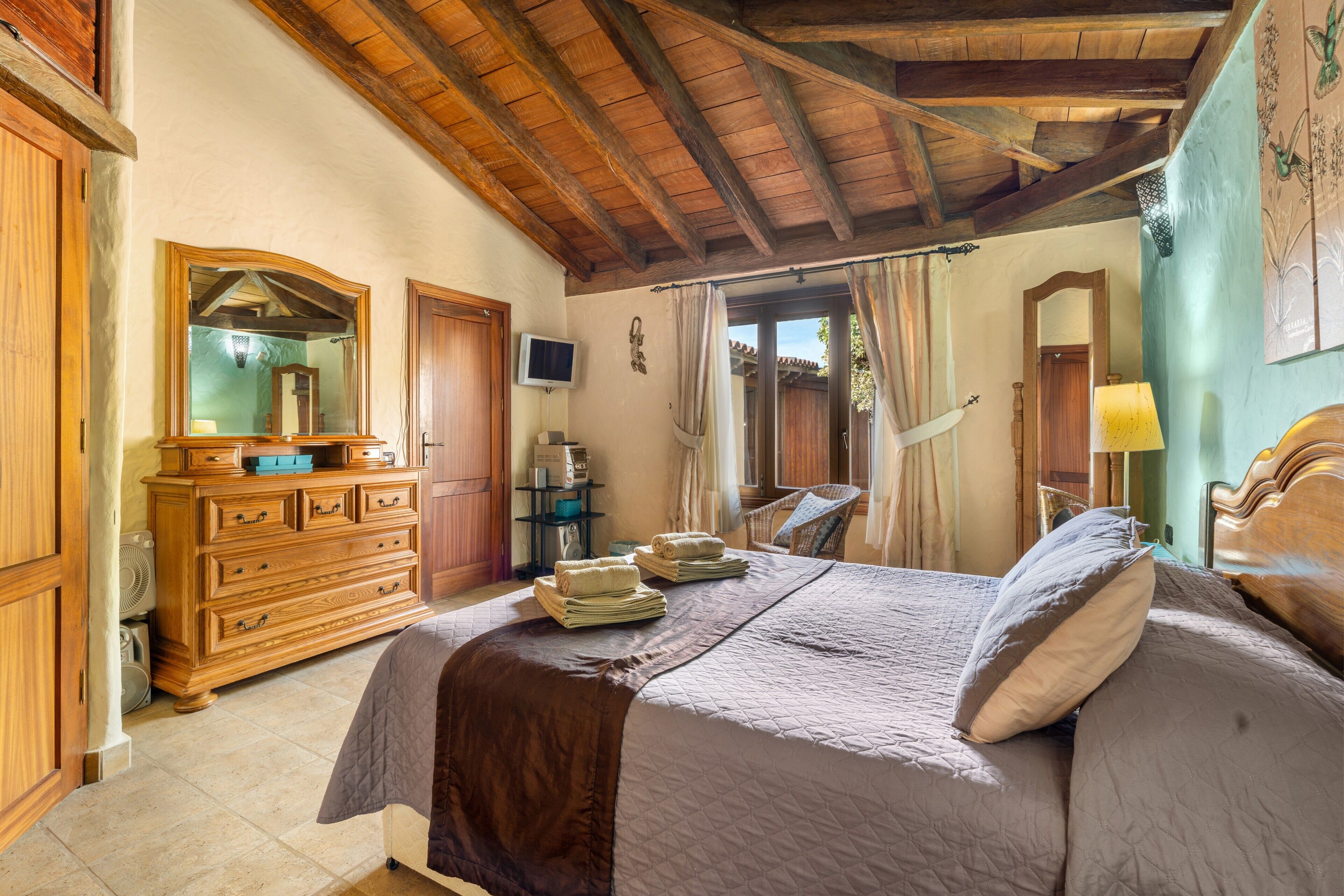 6 bedrooms, iron/ironing board, free WiFi, bed sheets