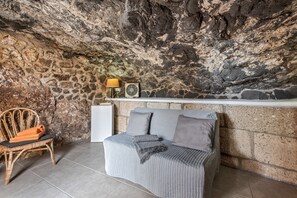 Fernseher, Kamin, Videospiele, DVD-Player