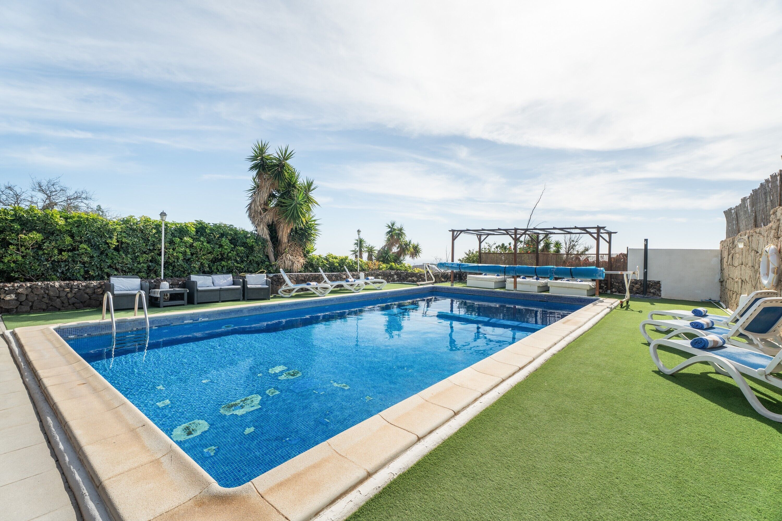 Een verwarmd zwembad