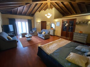 6 عدّة غرف نوم ومكواة/لوح كي وواي فاي مجانًا وملاءات أسرّة