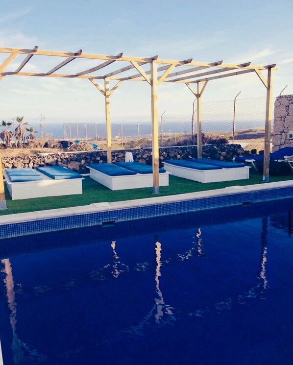 Lämmitetty uima-allas