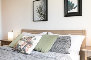 2 chambres, fer et planche à repasser, Wi-Fi gratuit, draps fournis