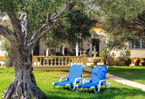 Property grounds - Pet-Friendly Villa close to the Beach with Private Pool, Garden, Terraces, BBQ & Wi-Fi (Vinarós)