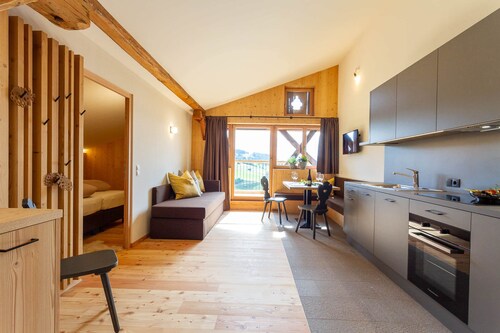 Apartment "Daimlhof Ferienwohnung Lärchenzweig" with Mountain View, Garden, Balcony & Wi-Fi