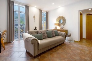 TV - Vacation Apartment House Bali Furnas with Mountain View, Wi-Fi & Balcony (Furnas)