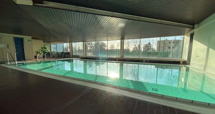 Skyline apartment with pool 2-6 guests with Netflix