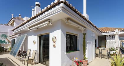 Penthouse Ferienwohnung "Acapulco" mit Gemeinschaftspool, Garten, Terrasse und WLAN
