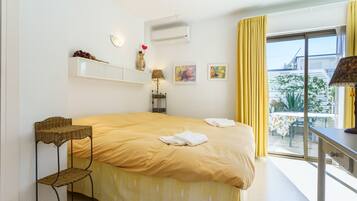 3 slaapkamers, een strijkplank/strijkijzer, gratis wifi, beddengoed
