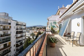 Property grounds - Penthouse Apartment "Acapulco" with Shared Pool, Garden, Terrace and Wi-Fi (Fuengirola)