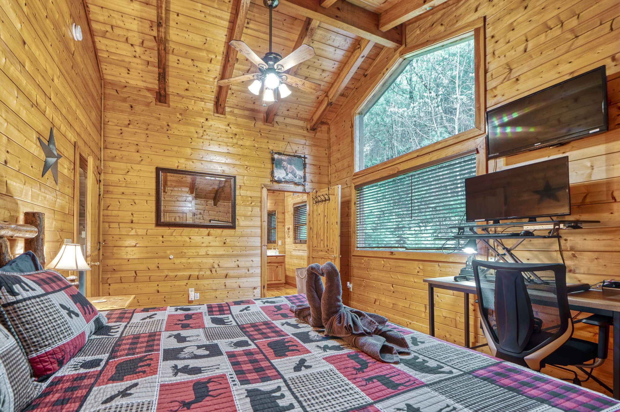 3 slaapkamers, een bureau, een strijkplank/strijkijzer, gratis wifi