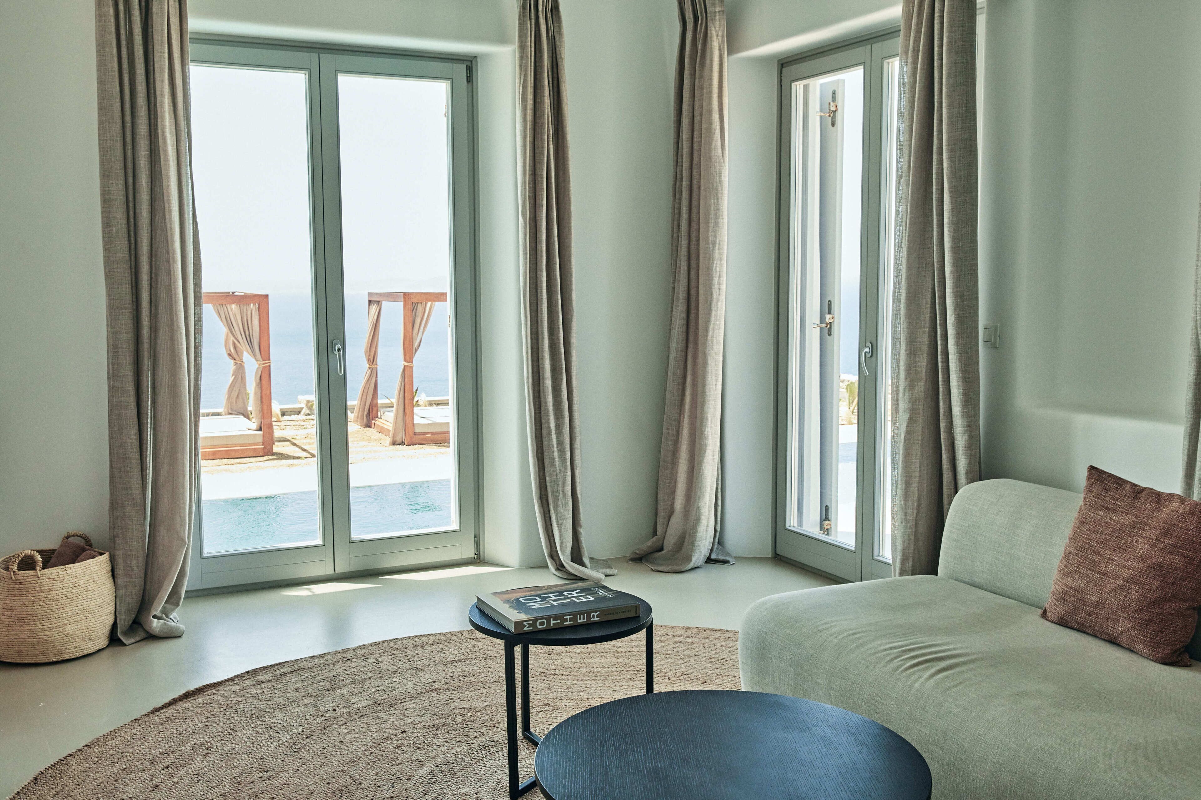 Signature Suite Sea View Pool