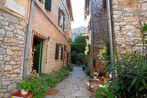 Exterior detail - Holiday home for 3 in Bale near Rovinj (Bale)