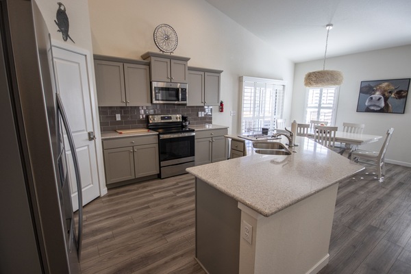 Refrigerador, microondas, horno, placa de cocina