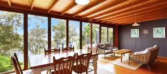 Wangi Waterfront Hideaway