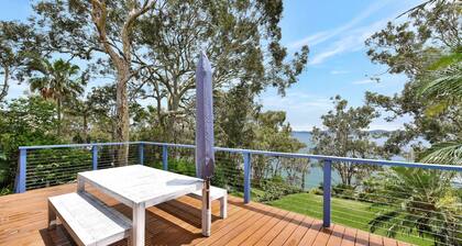 Wangi Waterfront Hideaway